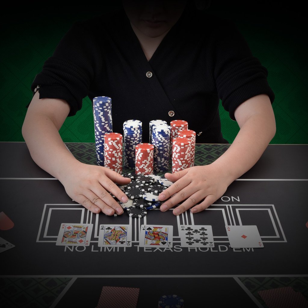 17251-4_us-pkcmtzps500gc0ekuv0-original-img-v2-poker-chip-set-m100-1-12