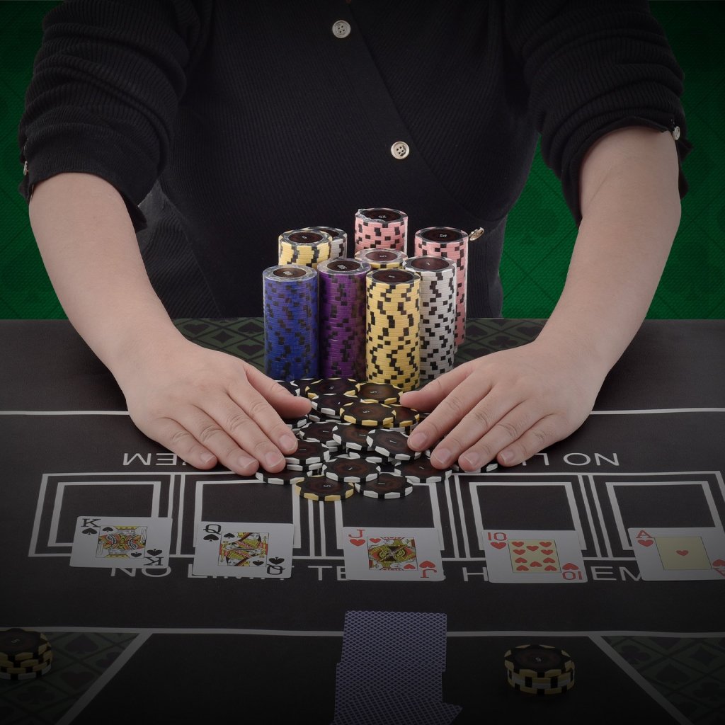 21052-4_us-pkcmtzclay308ar11v0-original-img-v1-poker-chip-set-m100-1-12