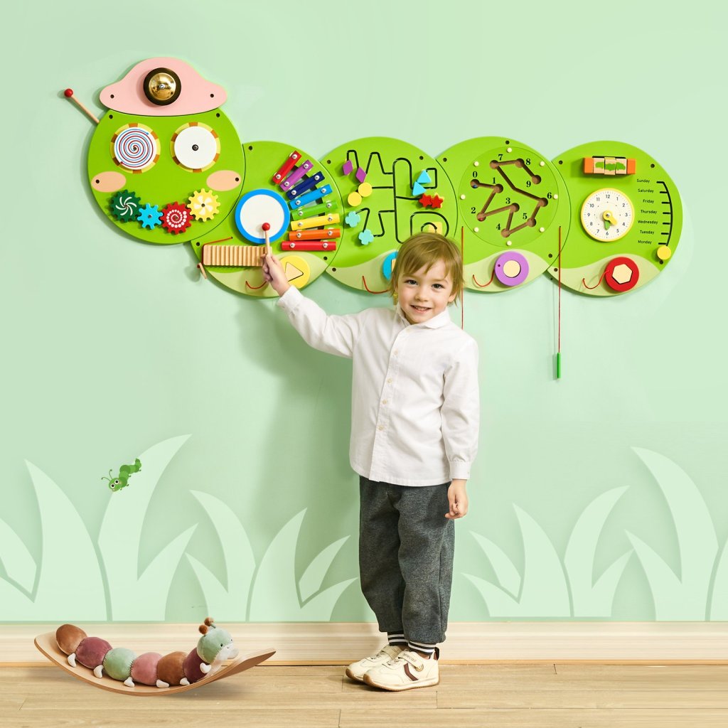 MAIN_36687-7_nastenna-hracka-caterpillar-activity-wall--nastenne-panely--12-aktivit--senzoricka-nastenna-hracka
