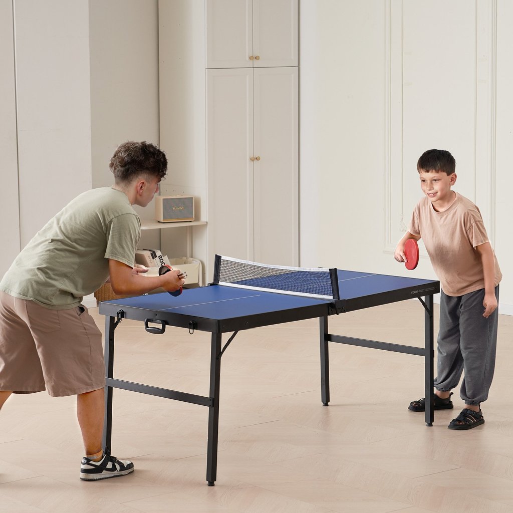 MAIN_36966-7_skladaci-stul-na-stolni-tenis-stredni-velikosti-se-sitkou-do-interieru
