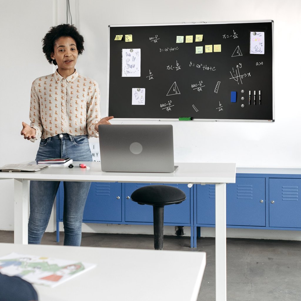 MAIN_15718-4_us-hbycxg7040abs1s27v0-original-img-v1-magnetic-whiteboard-m100-1-12
