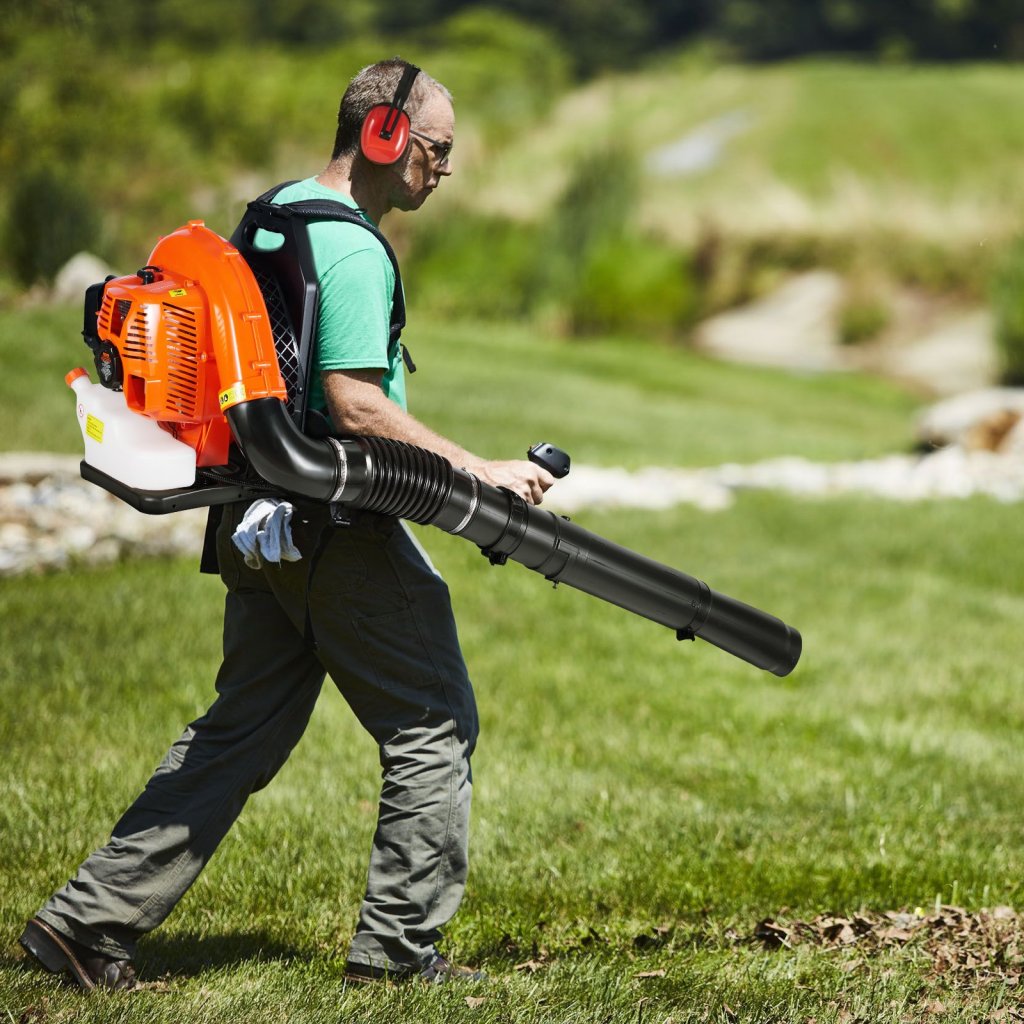 MAIN_20527-4_us-bbsrycyjlfmmoqsjmv0-original-img-v1-gas-leaf-blower-m100-1-12