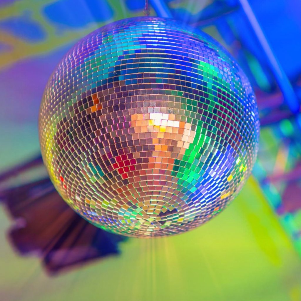 26778-4_us-jmdskq20inch9kff6v0-original-img-v1-mirror-disco-ball-m100-1-12