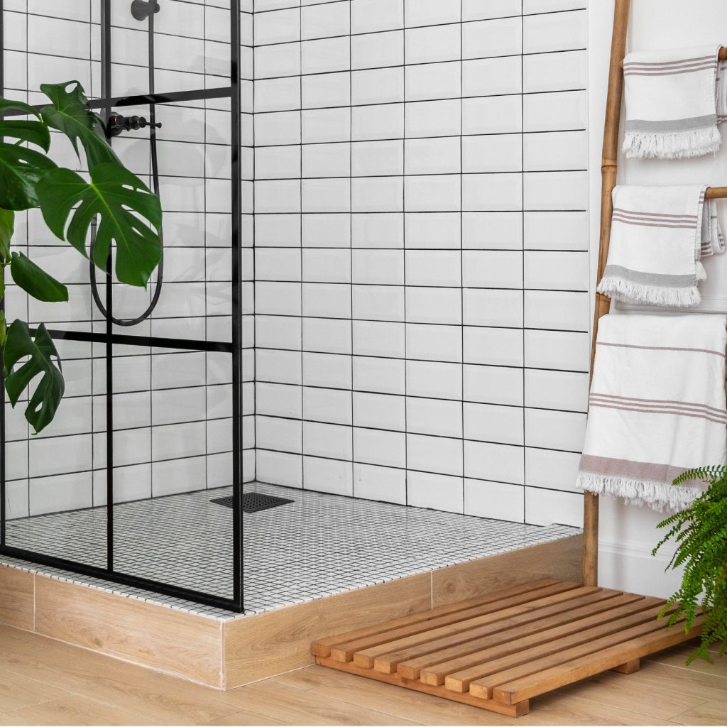 16258-4_us-xxpsgbxghsckhha58v0-original-img-v1-linear-shower-drain-m100-1-12