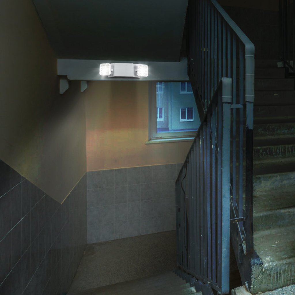 23683-4_us-yjzsd6j00000bf3r4v7-original-img-v1-emergency-lights-m100-1-12