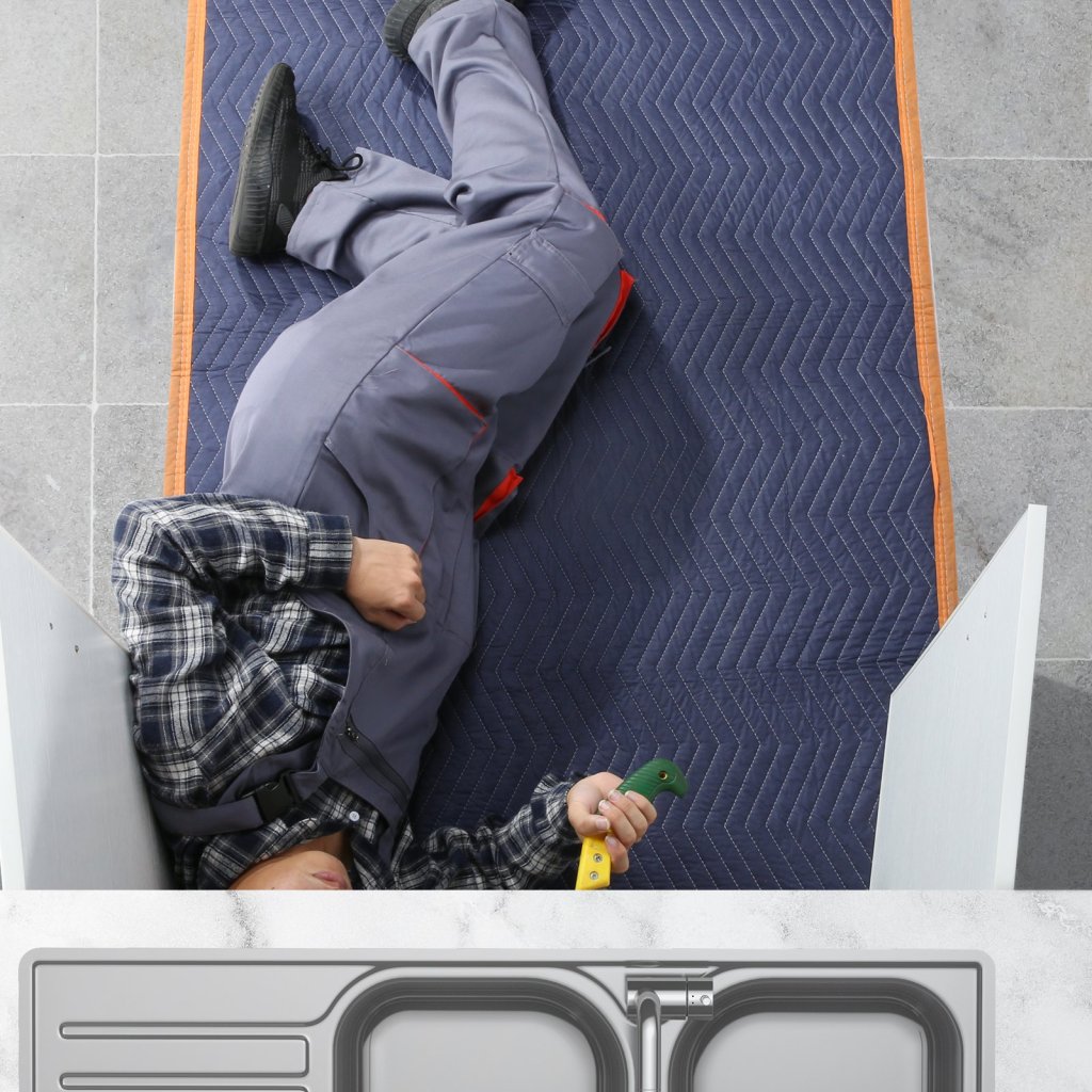 16558-3_us-dcbyt80x72inudl28v0-original-img-v1-moving-blanket-m100-1-12