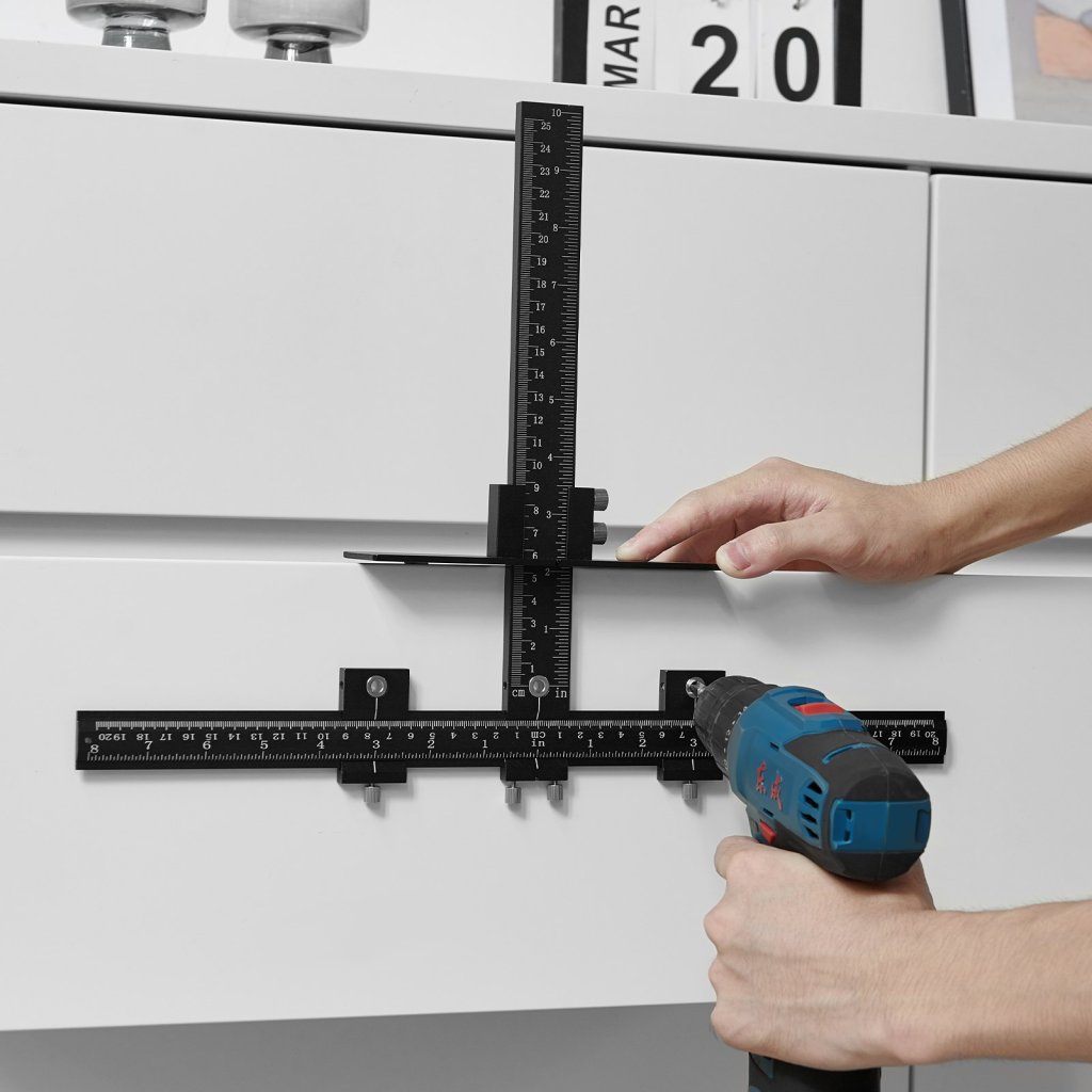 Osprzęt meblowy ze stopu aluminium