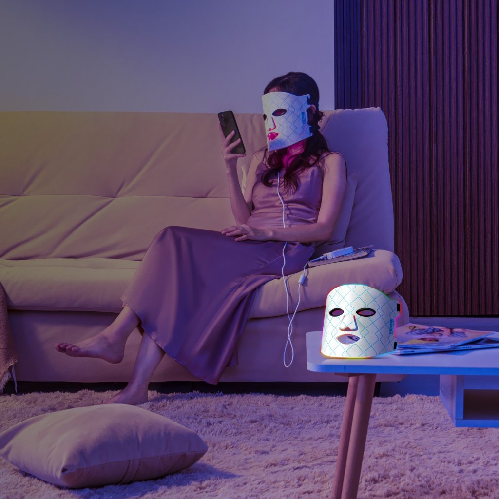 MAIN_25257-4_us-glmzqsggjmmxv5wxgv2-original-img-v1-red-light-mask-m100-1-12
