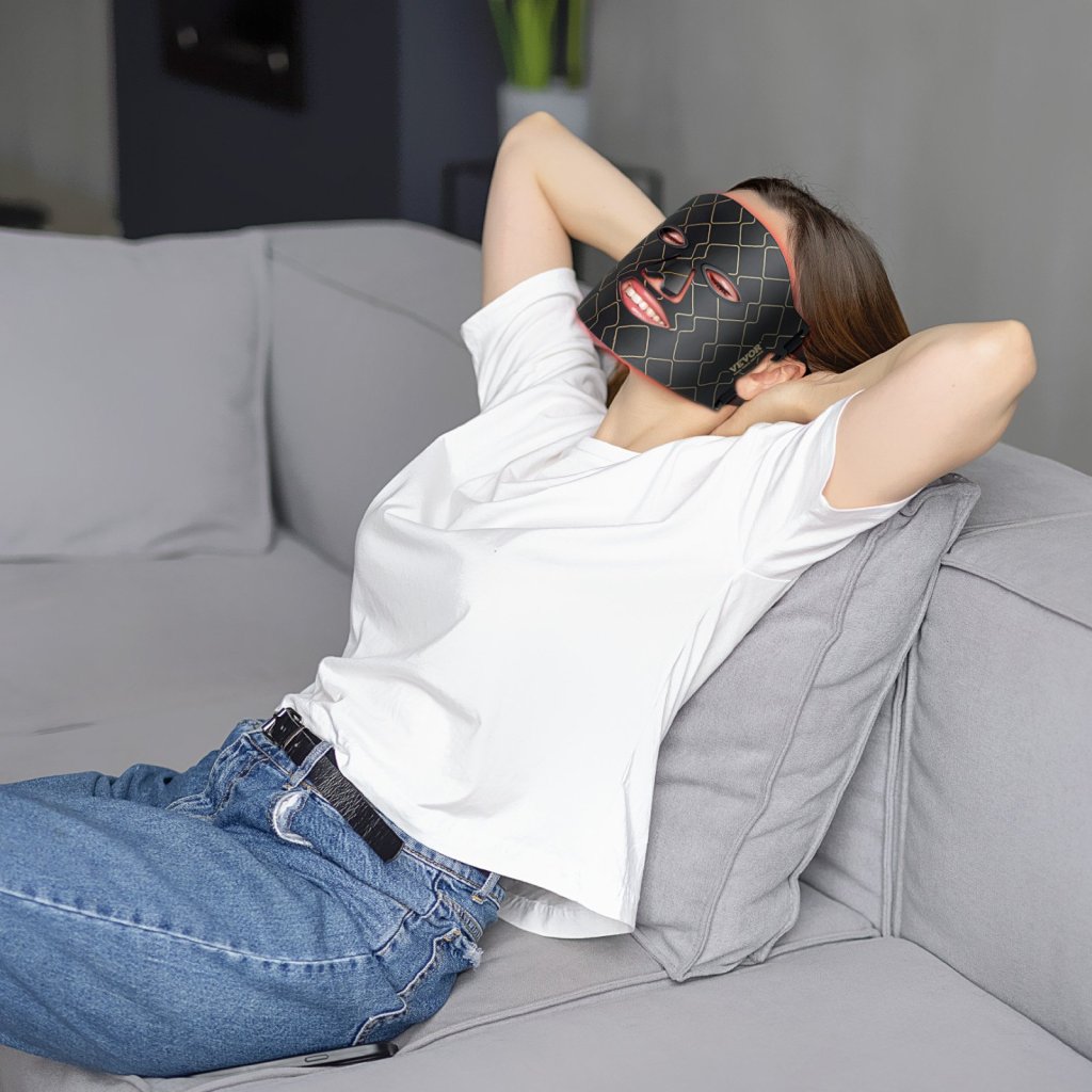 MAIN_25260-4_us-glmzhggjmmx0l5axtv2-original-img-v1-red-light-mask-m100-1-12