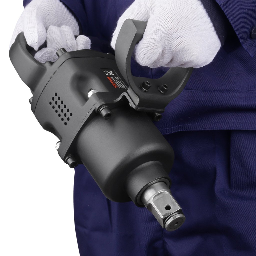 MAIN_17131-3_us-kqcjbsy12600nwccdv0-original-img-v1-air-impact-wrench-m100-9