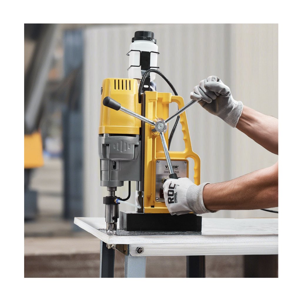 MAIN_28689_magneticka-vrtacka-1400w-2922-lbf-mag-drill-press-2-palcovy-prumer-vrtani-0-750-rpm